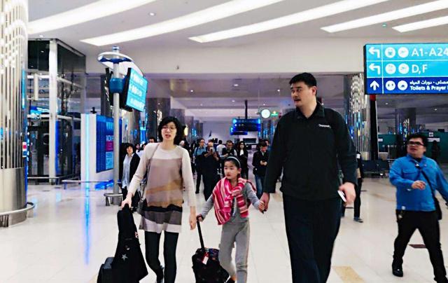 「身高」姚明的十岁女儿，身高已经有点失控了“我还没一个孩子高”