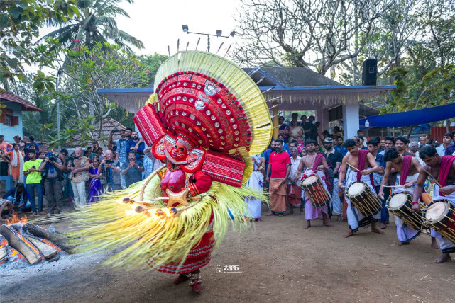 印度最古老的节日：男舞者扮演女神十几岁就开始随父辈学习泛亚电竞(图1)