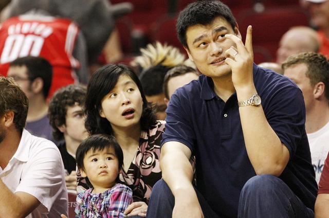 「身高」姚明的十岁女儿，身高已经有点失控了“我还没一个孩子高”