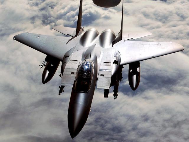 最终f-15取代了f-102和f106,成为了守护美国本土的"雄鹰" 返回搜