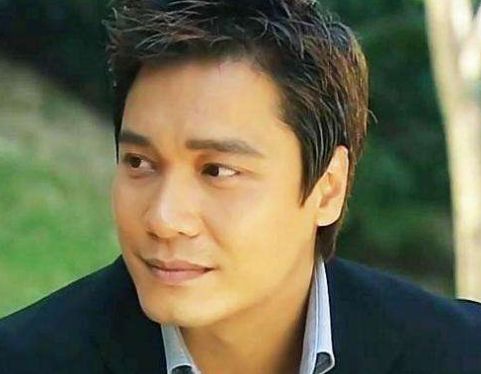 成名后抛弃相恋28年发妻，转身娶小12岁娇妻，今