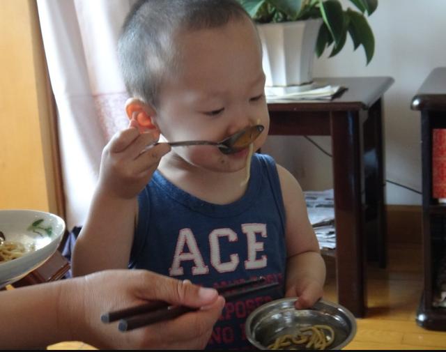 『孩子』赶走积食,孩子脾胃好,吃饭香,个子猛蹿5cm营养师:用它煮水