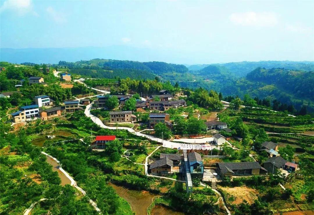 干净整洁的曲水镇聚宝村.