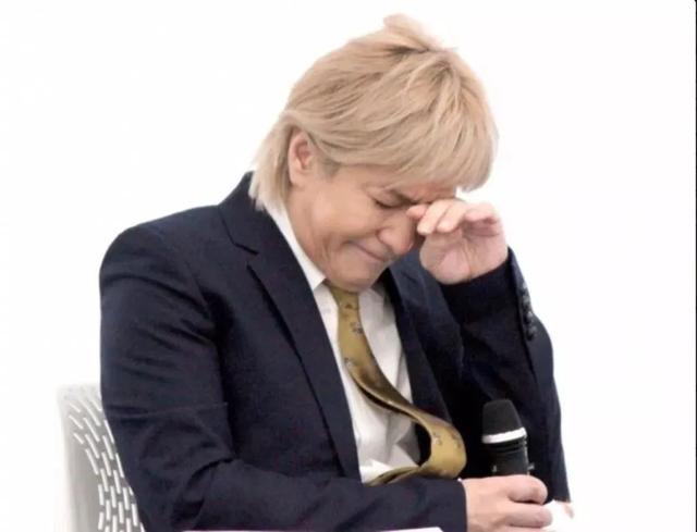 原创61岁男星抛弃患病妻子欲扶正小三，曾诈骗被捕，妻子不离不弃筹钱
