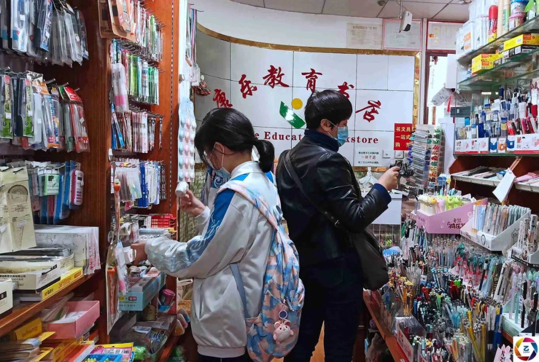 原创月租金3万，日营业额不到200元，开学能否让校园小店迎来春光？