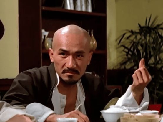 麦嘉,一位知名的演员和导演,他有极高的喜剧表演天赋,他执导并主演的