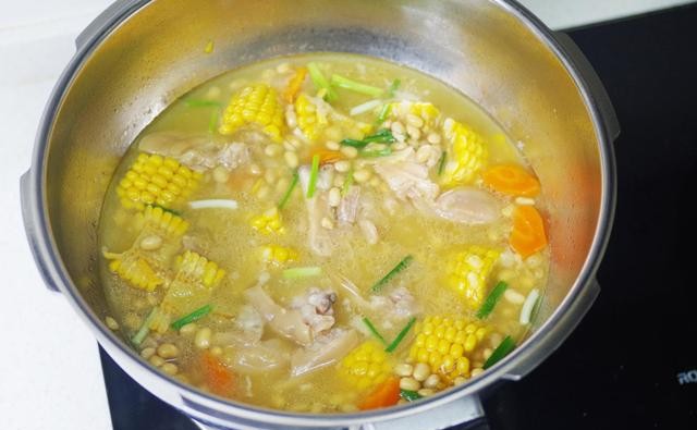 猪脚怎么煲汤好吃窍门 c398066cfc9943f8aa75d5ada256c611.jpeg