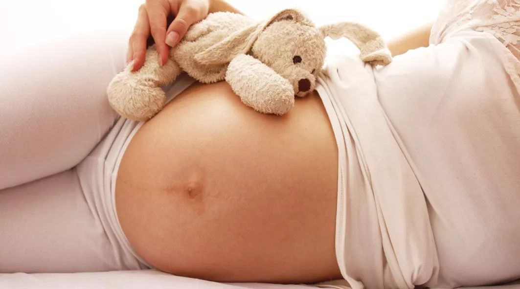 孕期睡不好呼吸困难，胎儿会遭受缺氧？警惕胎儿这两点更重要