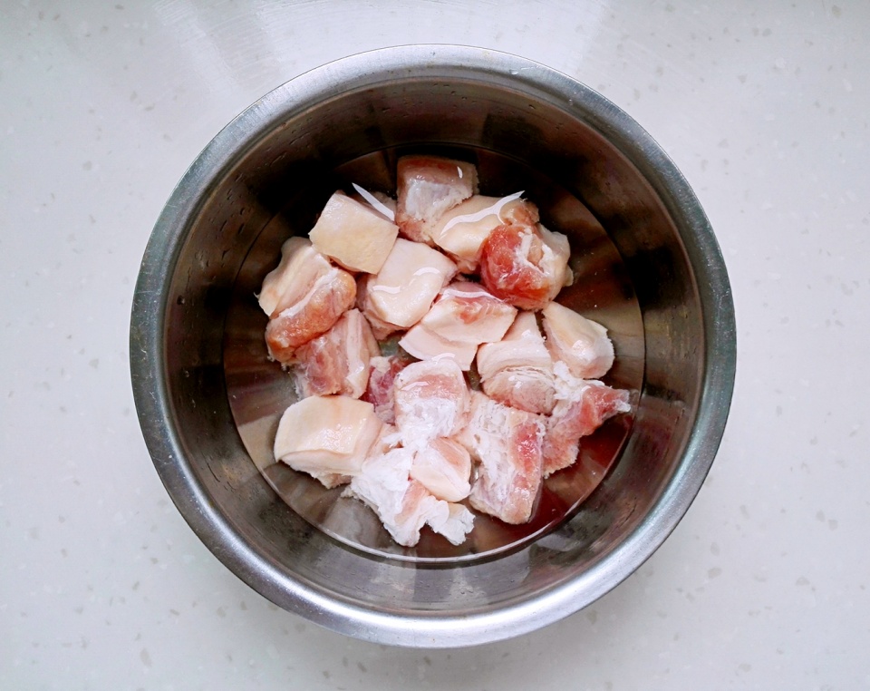 做红烧肉用冰糖好还是白糖好 ca7143fd56554ca2af320a660094fb0e.jpeg