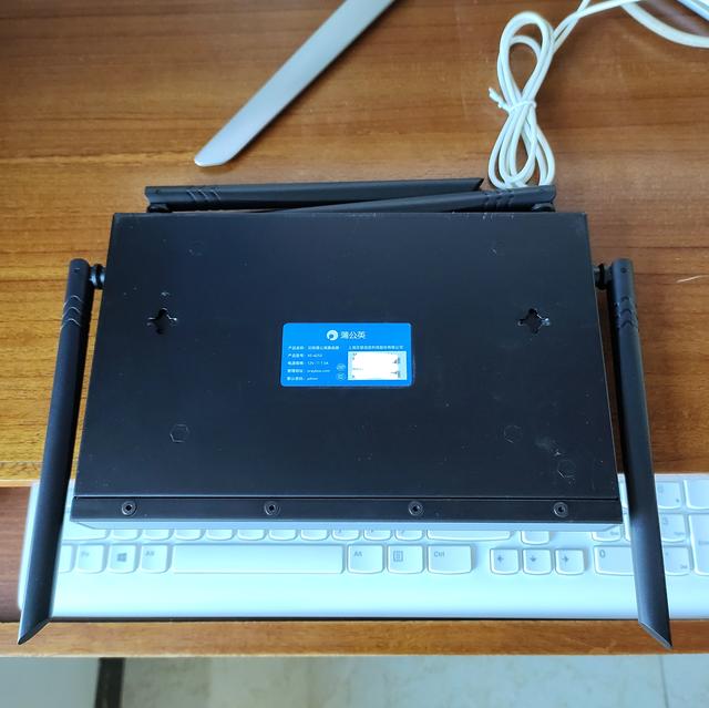 接上U盘就能构建虚拟局域网!蒲公英X5路由器使用体验分享