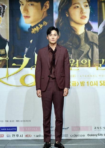 原创韩剧《永远的君主》发布会,李敏镐金高银cp感爆棚,男二发型超酷