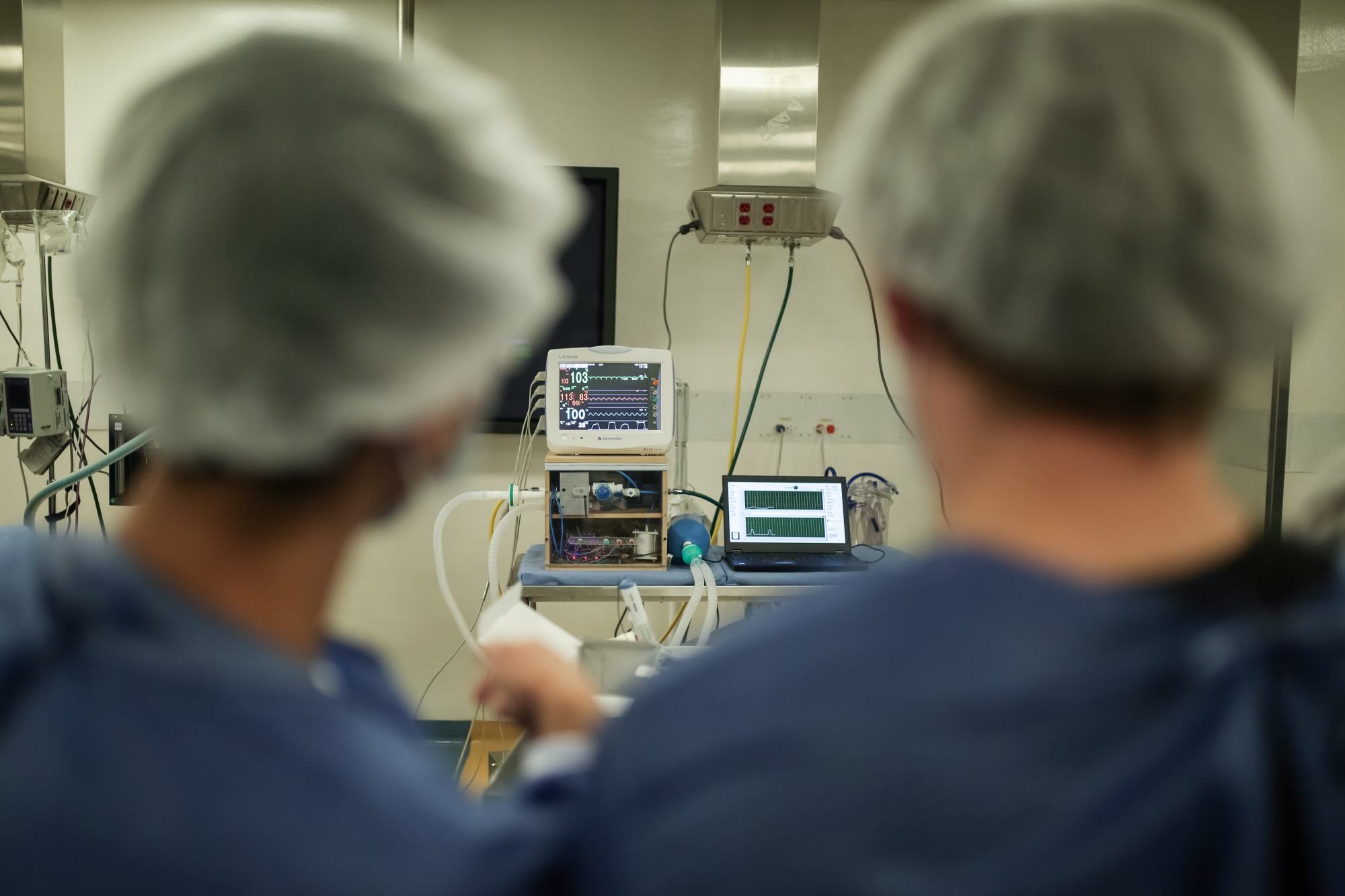 美方再度食言，承诺给英国的呼吸机，得知收货