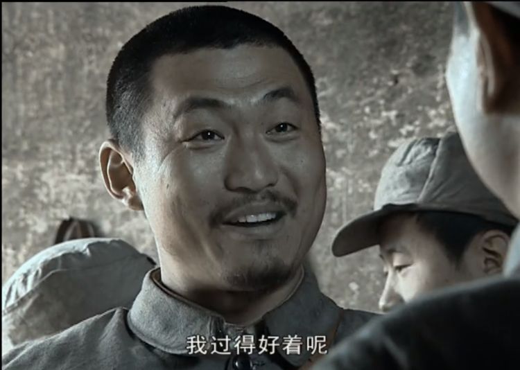 亮剑:同样是张大彪摔帽子,一个是寸头,一个摔出一头秀发