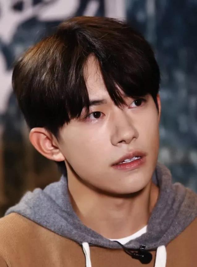 易烊千玺的手有多好看 21366a4775774f5db22d4ed9ffbdf61a.jpeg