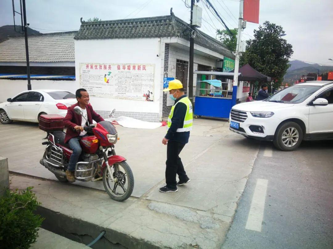 杨店动态杨店镇积极开展农村道路交通安全劝导工作