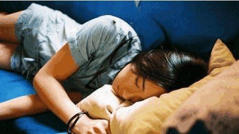 睡觉时身体频繁抖的原因是什么 34f85473bfbb417f8d62c66e1c90d611.jpeg