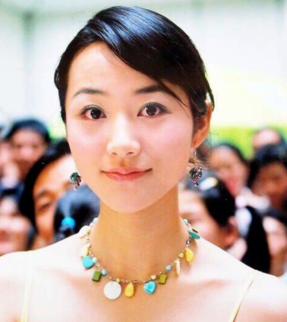 韩雪年轻时有多嫩,穿上吊带裙,离开10级美颜后男粉