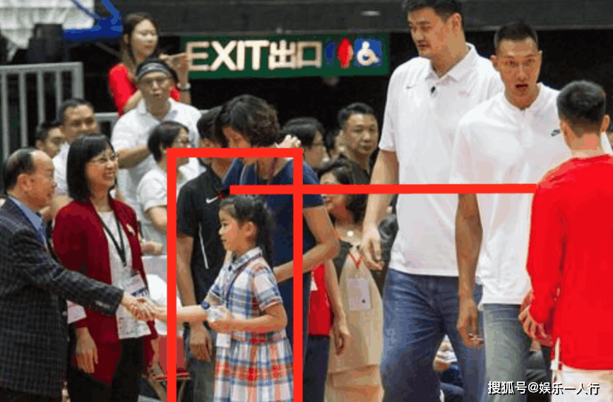 「身高」网友：又是一个巨人姚明女儿的身高已“失控”？根本不像个10岁孩子