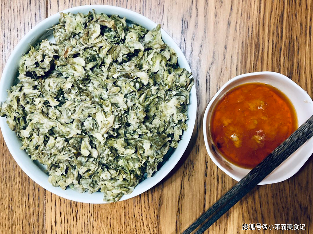 原创山西传统美食槐花拨烂子口感焦香营养美味小时候的味道