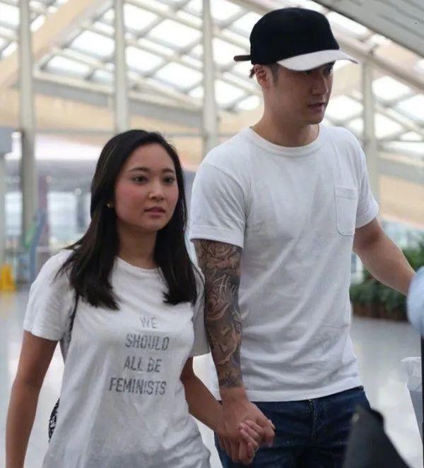 蒋劲夫近况曝光：夜会两辣妹一起健身、泡吧，