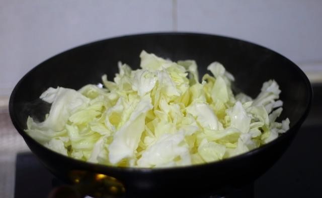 酸辣白菜的炒法 62fc6685a2204f97bd41d8074ad144df.jpeg