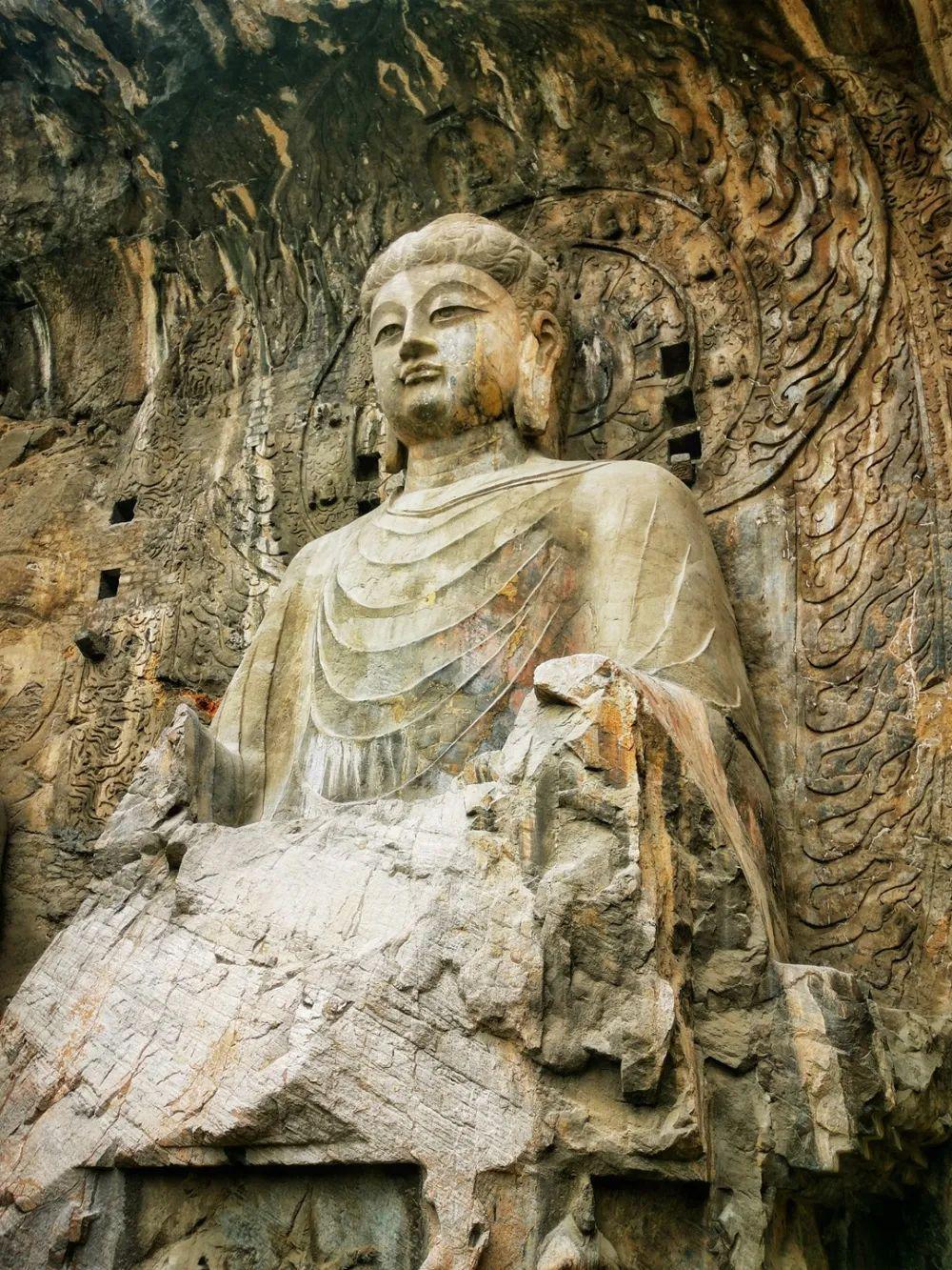 世界遗产委员会的评价:龙门地区的石窟和佛龛展现了中国北魏晚期至