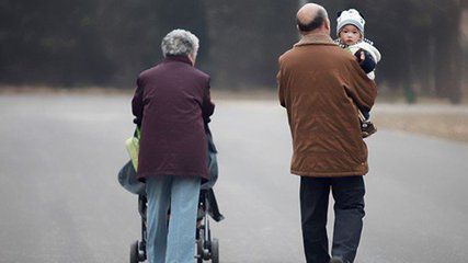 亳州一老人带娃8年索要“带孙费”,律师这样解