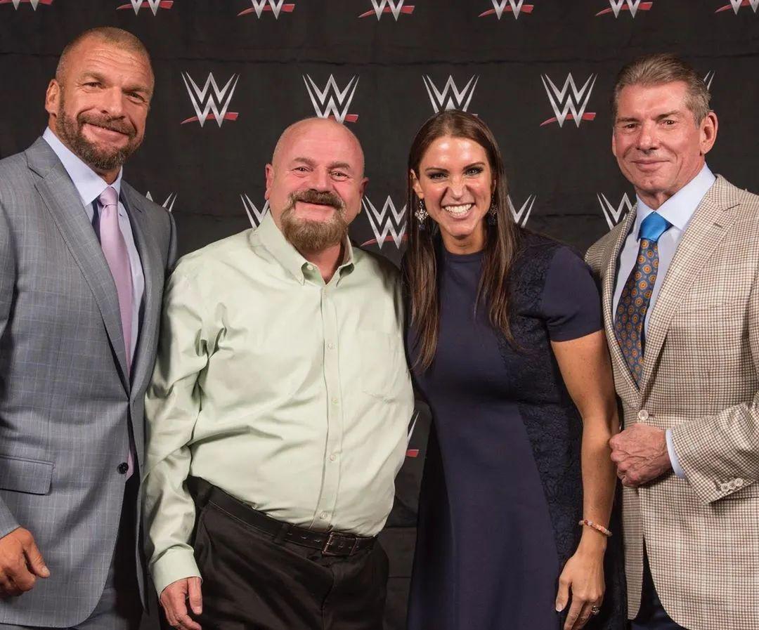 wwe第一位员工去世老麦携众超级巨星为其哀悼毋庸置疑的传奇人物