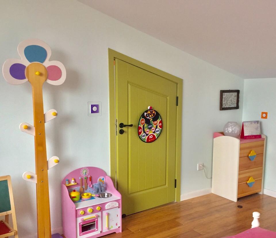 装饰房间的小桌子 8659ffa878604734bb6b1fff6f066be8.jpeg