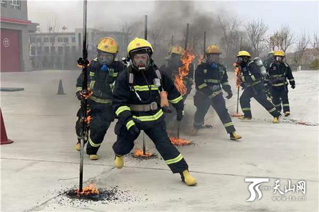 近日,新疆消防救援总队进行全员岗位大练兵.