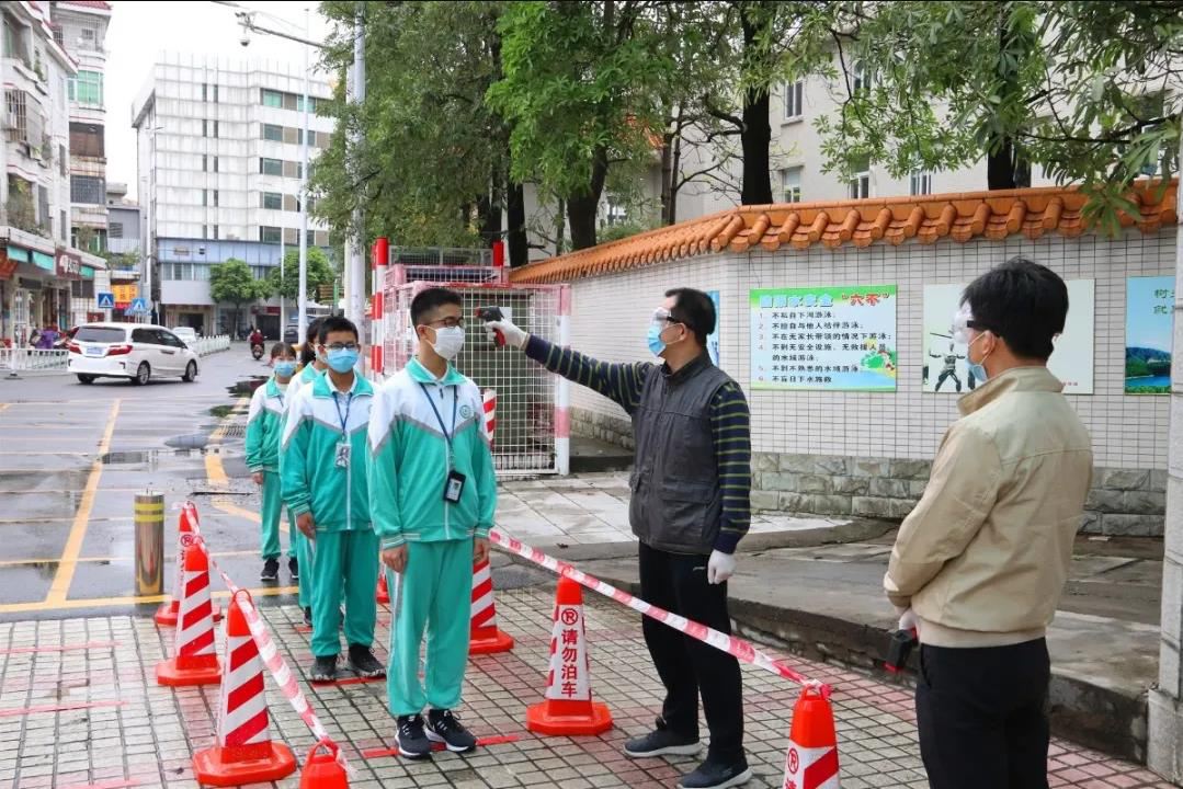 望牛墩禁毒委联合望牛墩中学开展疫情防控应急处置演练暨专项培训活动