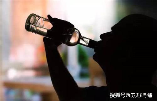 他是史上第一酒鬼,不爱做官爱喝酒,酒瘾发作时一度"以