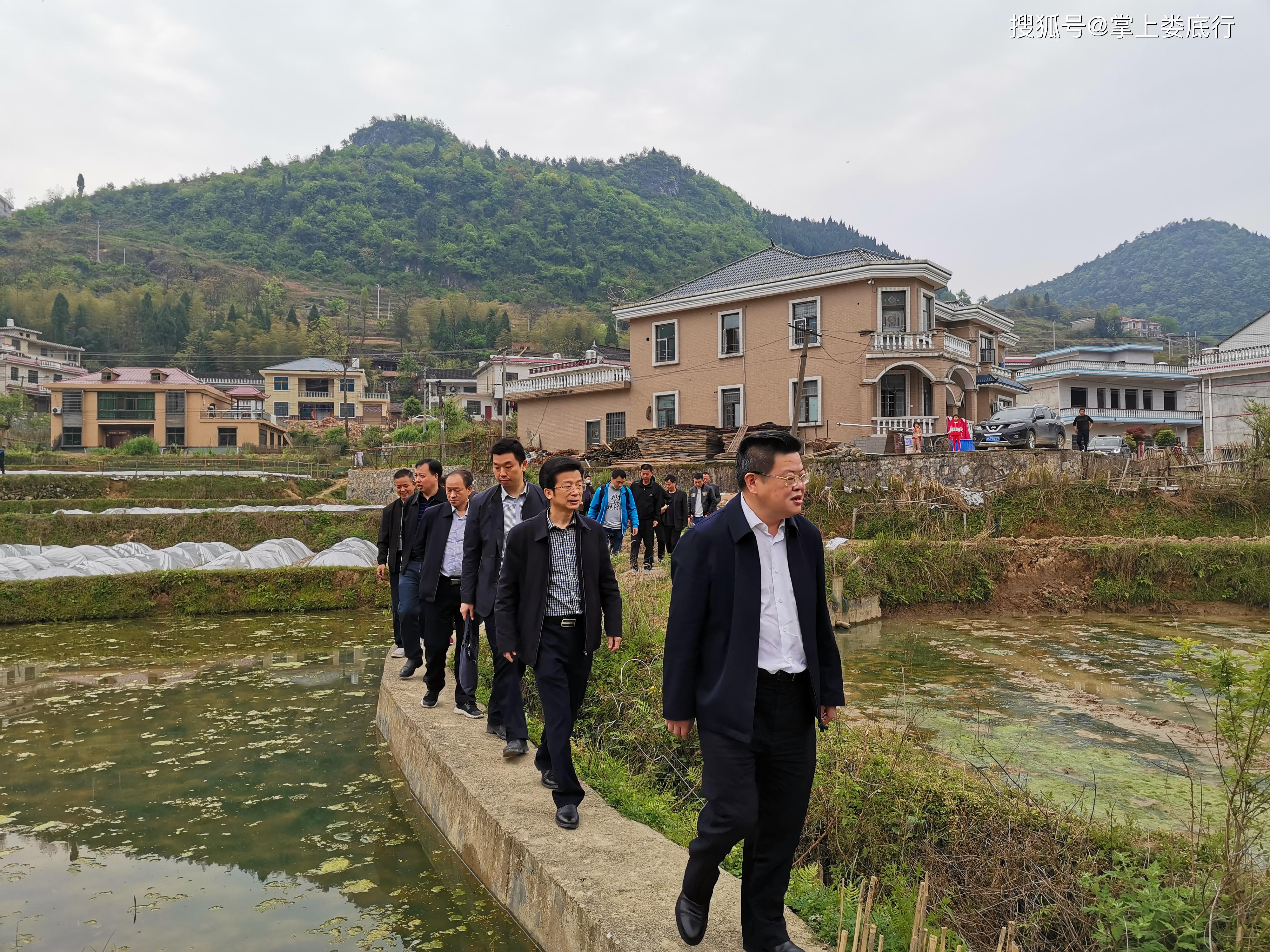 黄大生再赴新化县曹家镇益福村调研脱贫攻坚