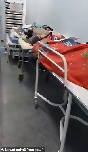 恐怖！英媒曝巴西醫院內部視訊：正接受治療的新冠肺炎病人身旁，躺好康具屍體 國際 第1張