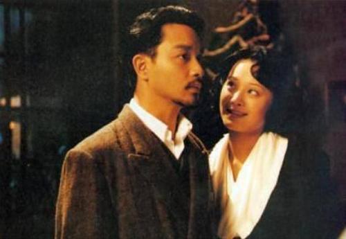 张国荣夸她漂亮, 刘德华把她当妹妹照顾, 如今