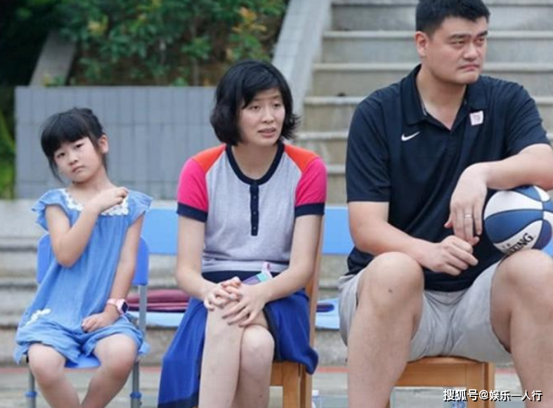 「身高」网友：又是一个巨人姚明女儿的身高已“失控”？根本不像个10岁孩子