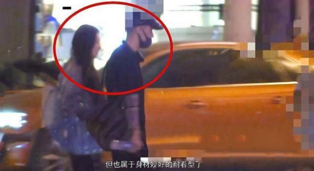 蒋劲夫近况曝光：夜会两辣妹一起健身、泡吧，