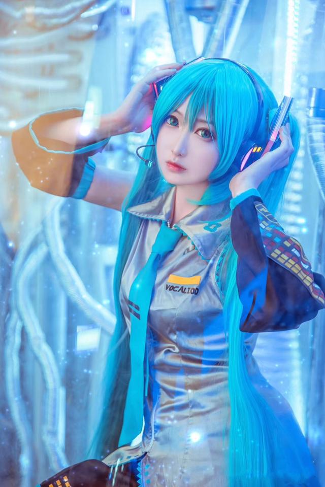 三组初音cosplay都给大家介绍完了,是不是很养眼呢?最后!