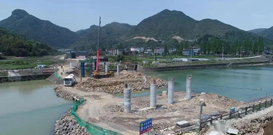 甬临线桑洲岭隧道右洞贯通