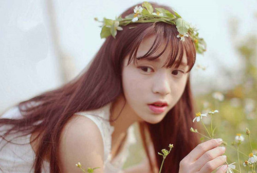 女人山根有黑点好不好