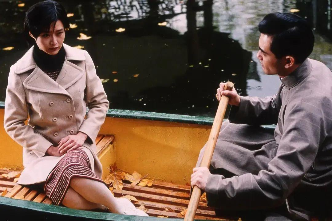 《红玫瑰与白玫瑰》:张爱玲的3朵"玫瑰",揭示了爱情里
