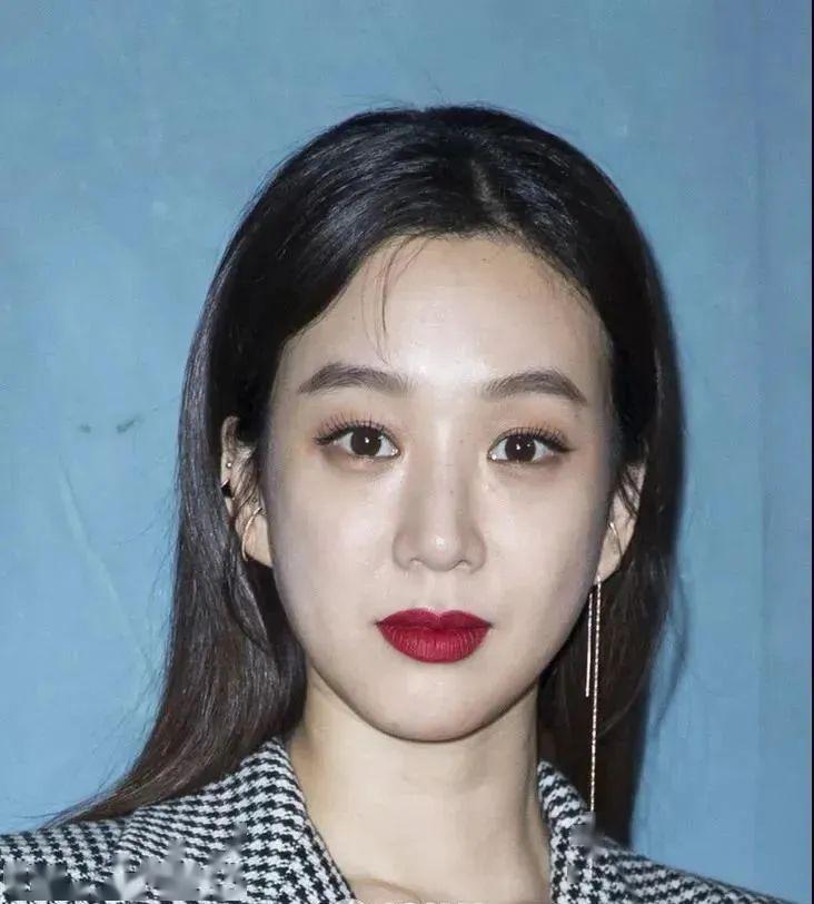 怎么涂粉底液显脸小 00aa157fd42d49adb671632b366360b5.jpeg