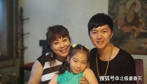 李菁菁看上王颢森的重要原因,是因为他对李菁菁的女儿很好.