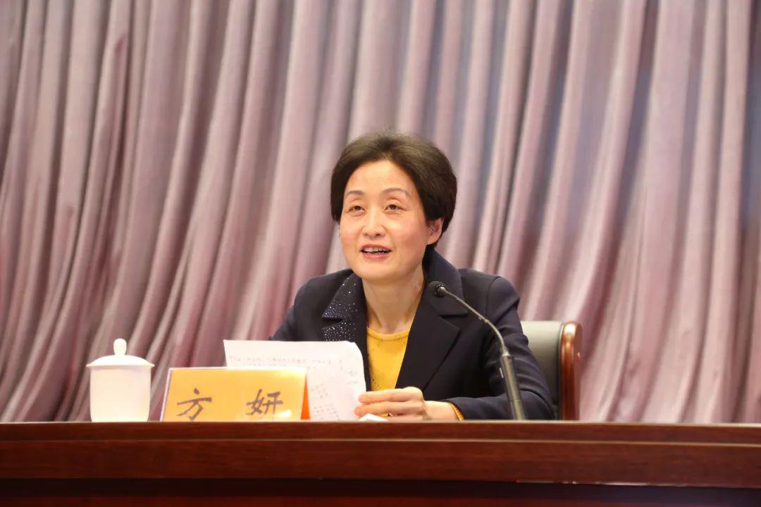 全家总动员扮靓会客厅丨平度市召开小手拉大手共建美丽家主题活动推进