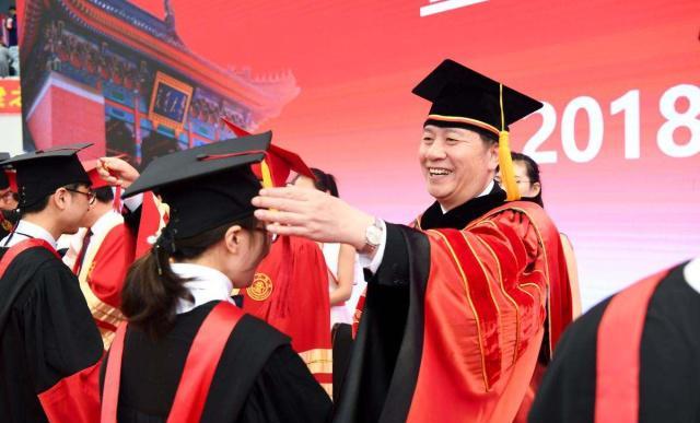 硕士和研究生哪个大一些 16632beebdb84dd3bc956c1993eab566.jpeg