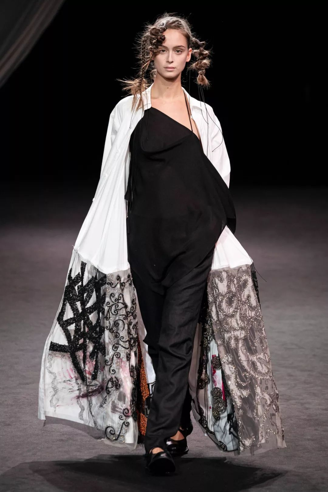 原创yohji yamamoto 2020 春夏时装秀:山本耀司的黑色诗意想象