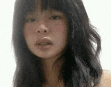 生活"糜烂"的许可馨私照让人不忍直视,这是20岁姑娘该