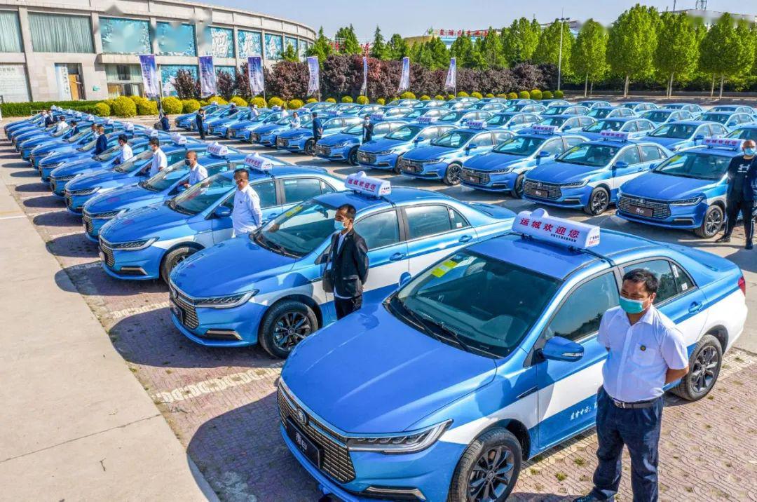 首批200辆崭新的比亚迪秦ev纯电动出租车陆续上路