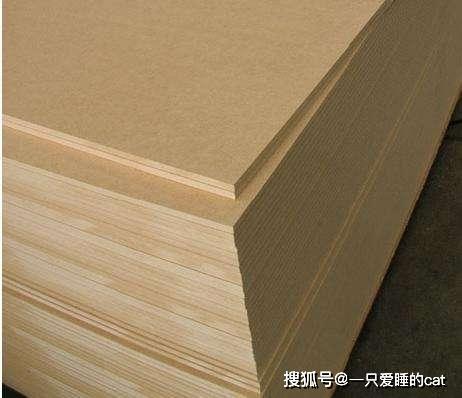 上图:覆面板让门整体更平整 上图:实木复合门的龙骨框架 上图:门横