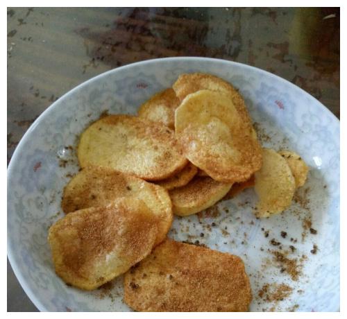 如何简单做一包小薯片 4d6b7c8021064561a3c42e087477db6e.jpeg